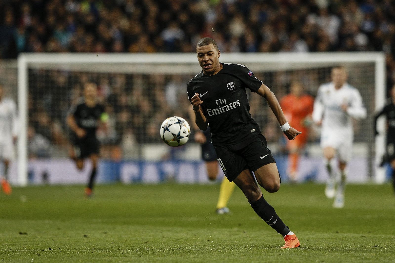 马赛主席：若马赛入围下季欧冠，曼联对青木的分成将降至35%（马赛主席称：若球队晋级下季欧冠，曼联在青木的分成将降至35%）