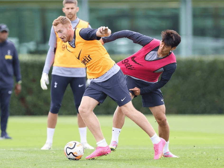 被与梅西比较？伦纳特-卡尔：我不能和他相比，他是我的偶像（被拿来和梅西相提并论？伦纳特-卡尔：不敢比，他是我的偶像）