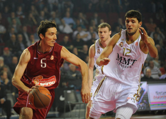 助塞尔塔客胜皇马，阿斯帕斯完成生涯西甲400场里程碑（阿斯帕斯完成西甲400场，塞尔塔客场力克皇马）