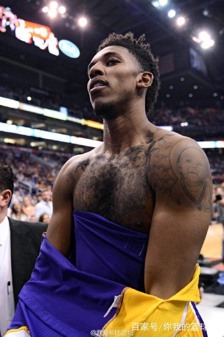 太阳报：卷入亚马尔分手事件的女网红喜欢KK，是名狂热足球迷（太阳报：卷入亚马尔分手风波的女网红钟情KK，是名铁杆球迷）