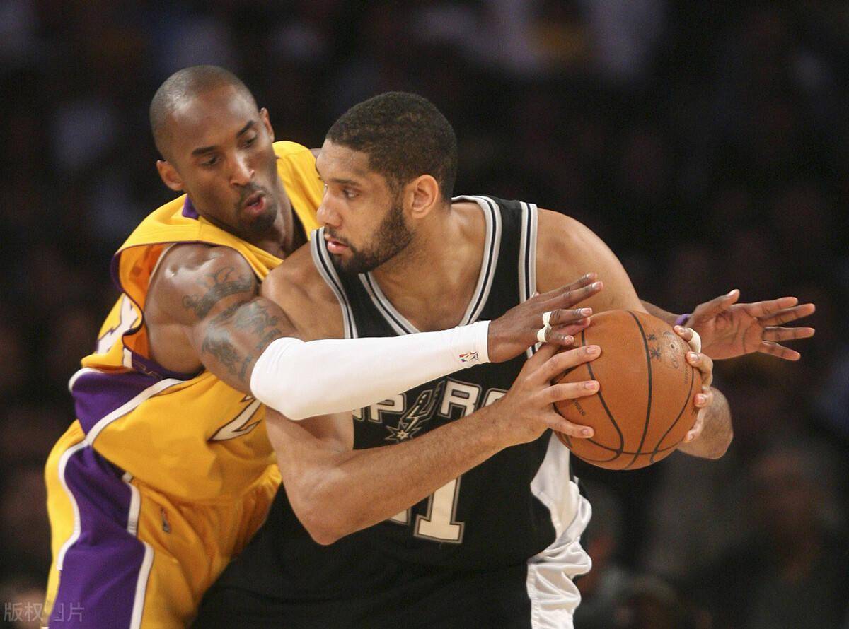 库里赛前训练身穿哈登10代球鞋（库里赛前热身上脚哈登10代球鞋）