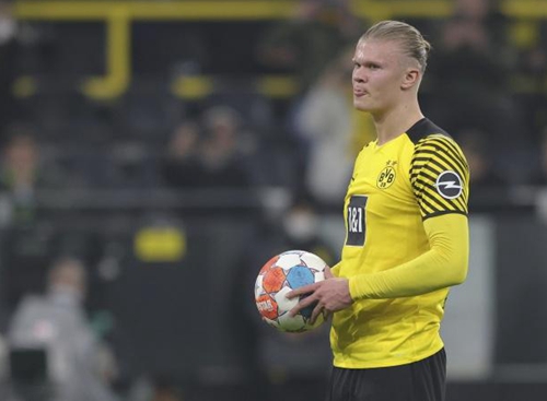 不理智，战乌兹的熊猫杯中，汪士钦职业生涯首次染红（熊猫杯对阵乌兹，汪士钦情绪失控生涯首次吃到红牌）