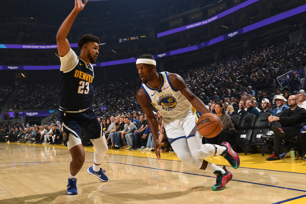 西媒：阿劳霍现身乌拉圭欢度圣诞，球队恢复训练后将归队（西媒：阿劳霍回乌拉圭过圣诞，球队重启训练后归队）