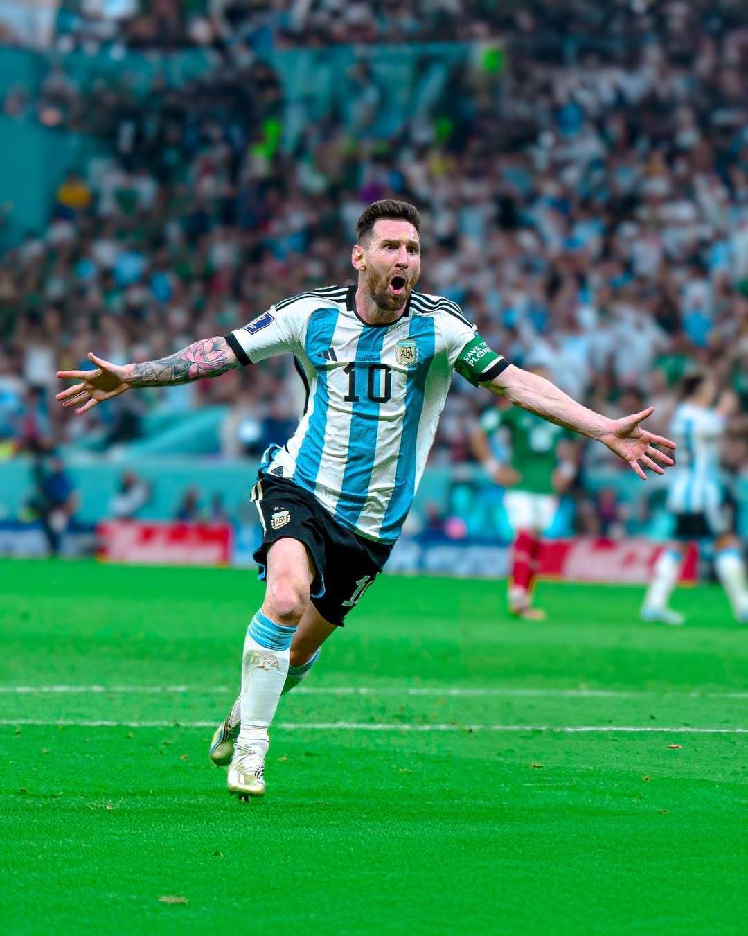 曼联积极追求皇马球星古勒，认为其价值极高，皇马不愿轻易放走，其他俱乐部竞争激烈。（曼联力追皇马新星古勒并高度评价，皇马不愿放行，多队竞争激烈）