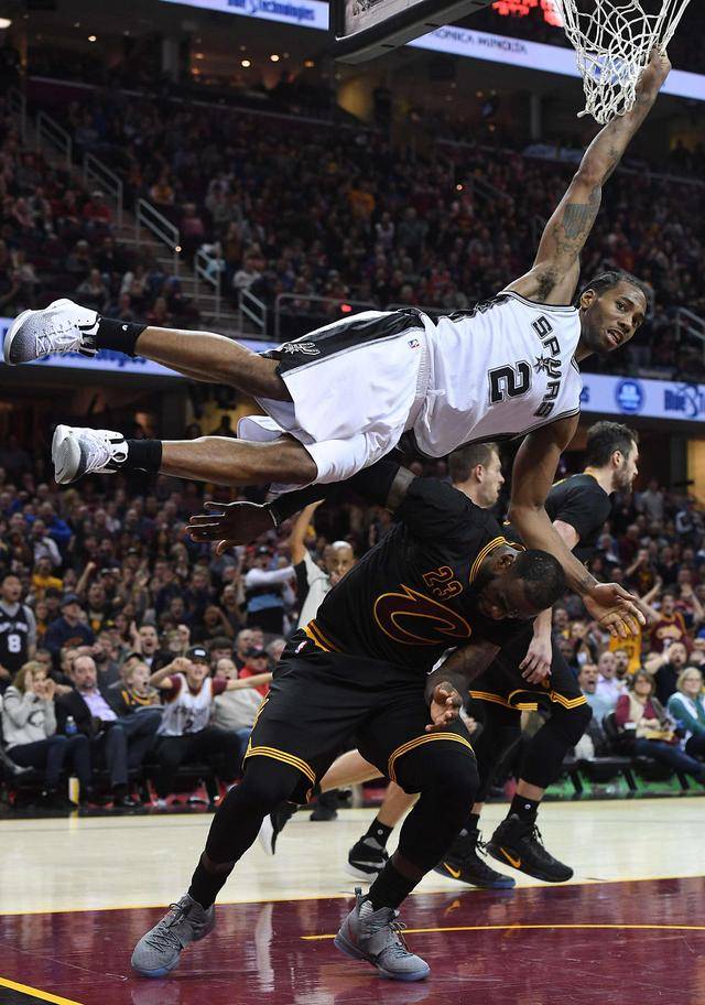 德甲前瞻：多特门兴上演普鲁士德比，近5次联赛交手大黄蜂不败（德甲展望：多特vs门兴再燃普鲁士德比，近5次联赛交锋大黄蜂保持不败）