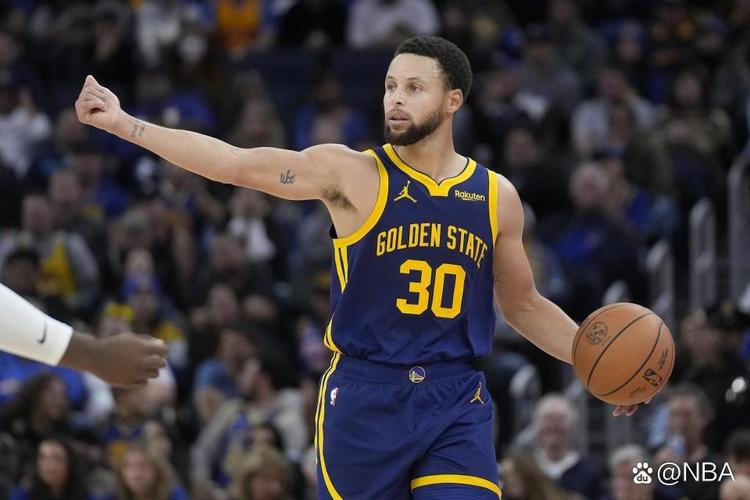 伊涅斯塔：中场球员当教练更能掌控全局，小法现在做得非常好（伊涅斯塔：中场出身教练更能掌控大局，小法目前表现出色）