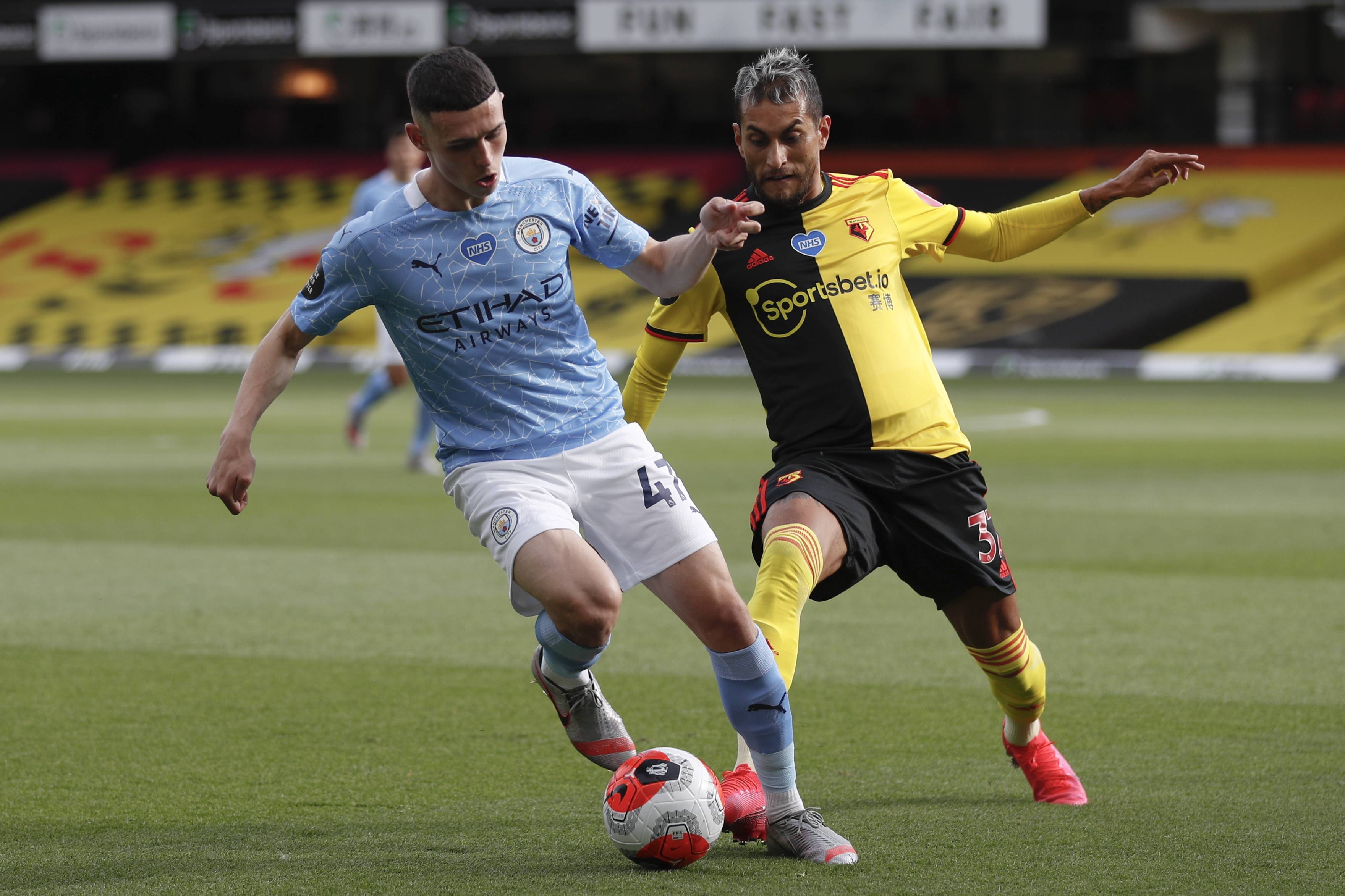 掘金约基奇豪取三双助球队胜快船（约基奇砍三双助掘金击败快船）