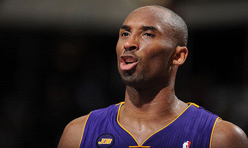 湖人浓眉哥篮下统治球队获胜（浓眉篮下称霸助湖人取胜）