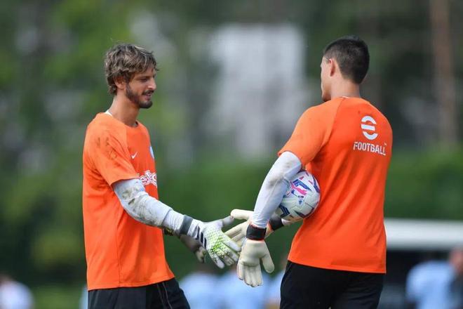 快船官方伤病报告显示保罗今天缺阵，原因是未随队（快船伤病名单更新：保罗今日因未随队缺席）