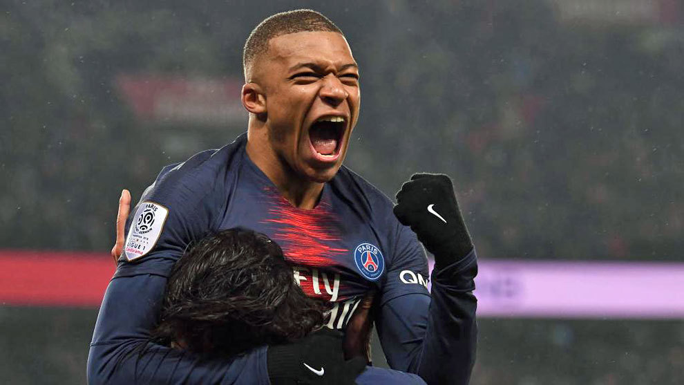 激烈碰撞！杜兰特持球造成东契奇犯规 随后两罚全中（火药味十足！杜兰特持球造东契奇犯规，随后两罚全中）