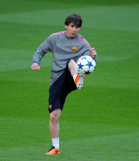 久尔杰维奇：明年国青队要参加国际比赛，跟一些世界强队交手（久尔杰维奇：国青明年将出战国际赛事，对阵多支世界劲旅）