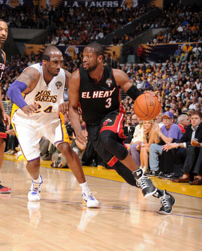 锡安回归在即，状态升级成疑，球迷期待见证奇迹（锡安即将复出，状态提升存疑，球迷热盼奇迹上演）