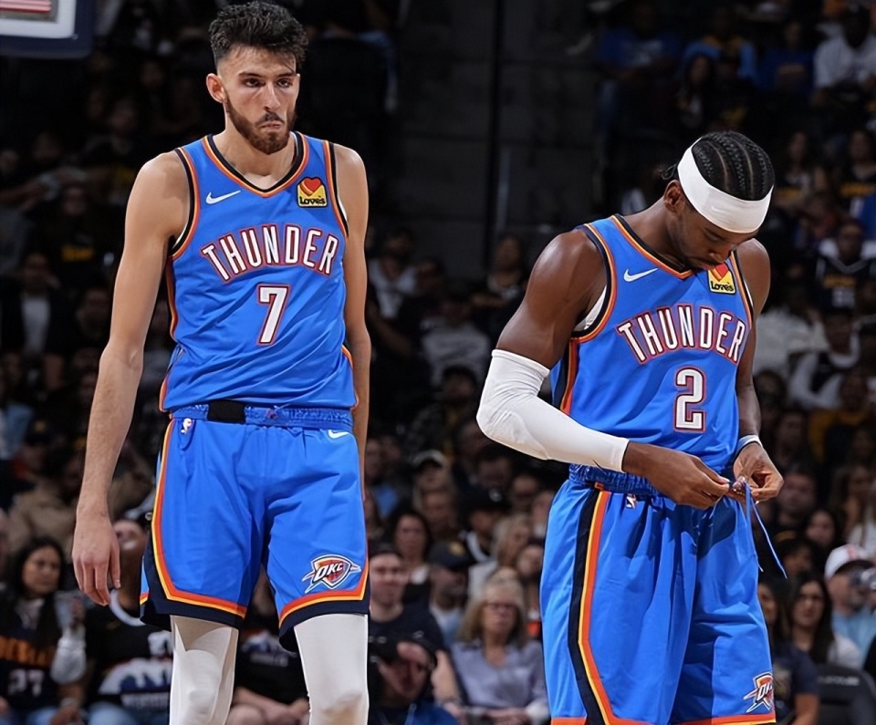 英超战报：佳夫双响，纽卡4-1埃弗顿，获联赛客场首胜（英超快讯：佳夫梅开二度，纽卡斯尔4-1击退埃弗顿，收获联赛客场首胜）