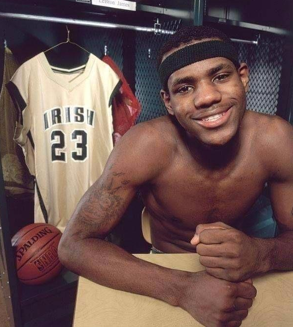 维拉客场4-3逆转布莱顿，终结其英超主场不败纪录，升至第三名。（维拉客场4-3逆转布莱顿，终结其主场不败，排名升至第三）