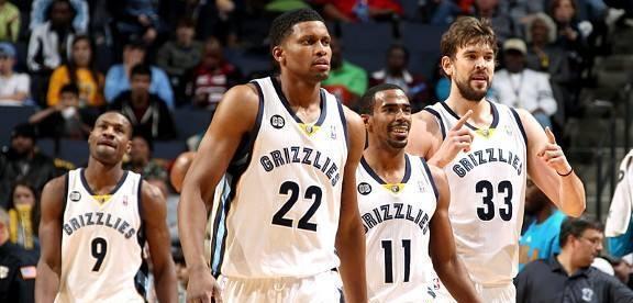 滴水不漏！萨林杰追防送大帽 王少杰高高跃起又扇飞克里斯投篮（无懈可击！萨林杰回追送火锅 王少杰腾空再封克里斯投篮）