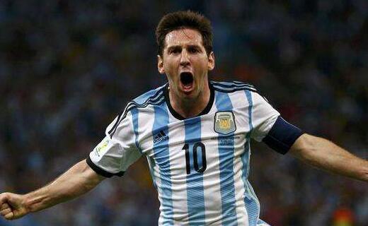 祝福，成都蓉城后卫韩鹏飞在圣诞节当天与女友领取结婚证（圣诞喜讯：成都蓉城后卫韩鹏飞与女友领证结婚）