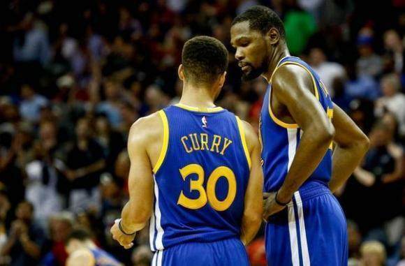 会上场吗？阿方索-戴维斯时隔262天进入拜仁的比赛大名单（阿方索-戴维斯阔别262天重回拜仁大名单：能否登场成看点）